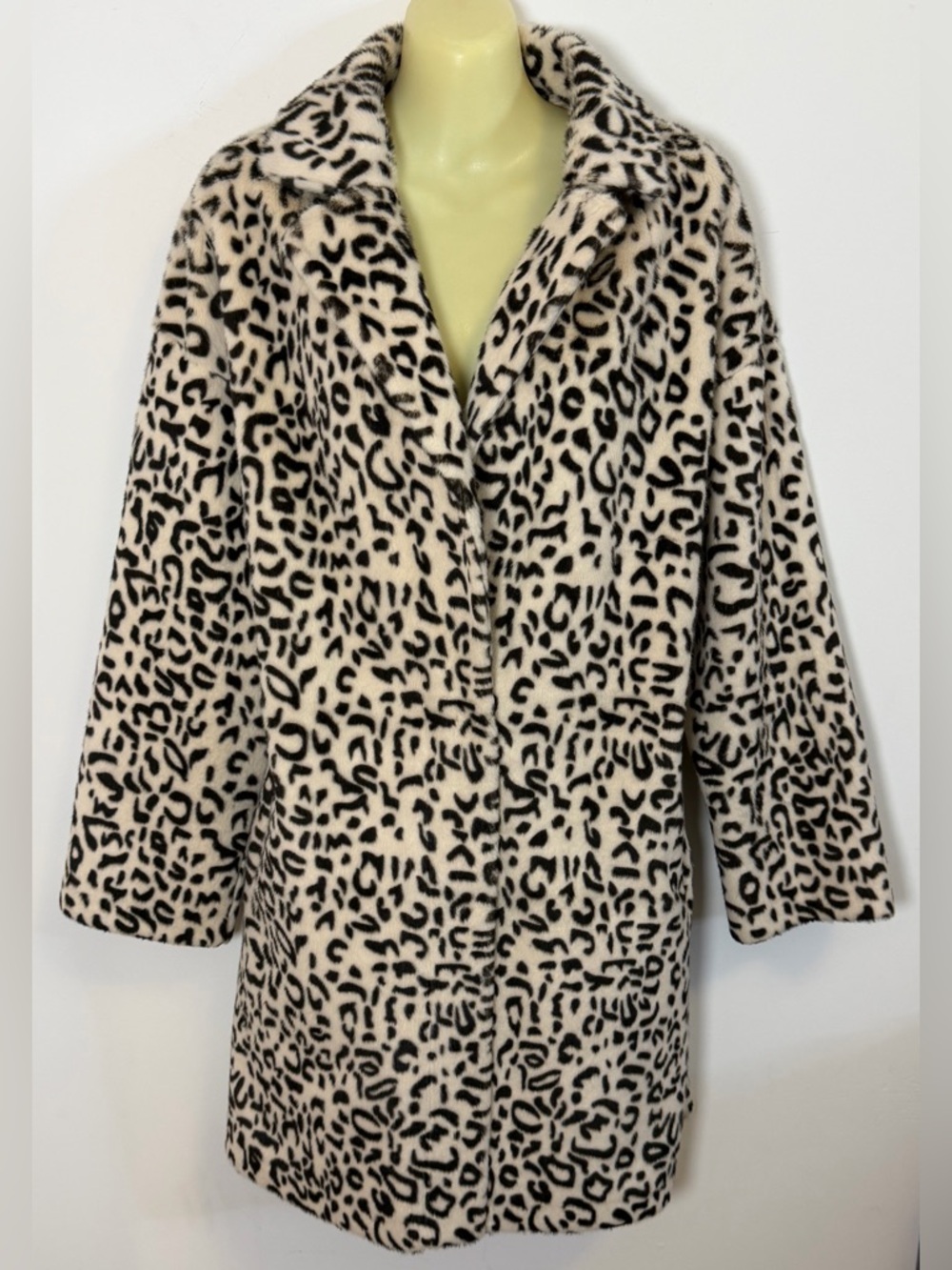 LOVE TOKEN Leopard Print Faux Fur Coat